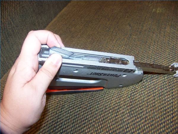 How to Load Staples Into a Staple Gun (with Pictures) eHow