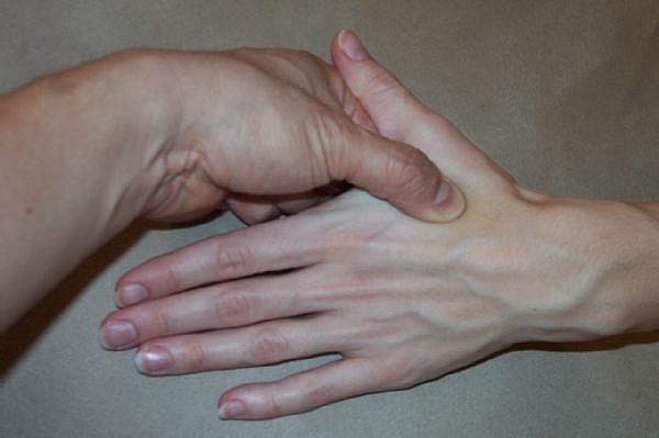 slightly webbed fingers slightly webbed fingers
