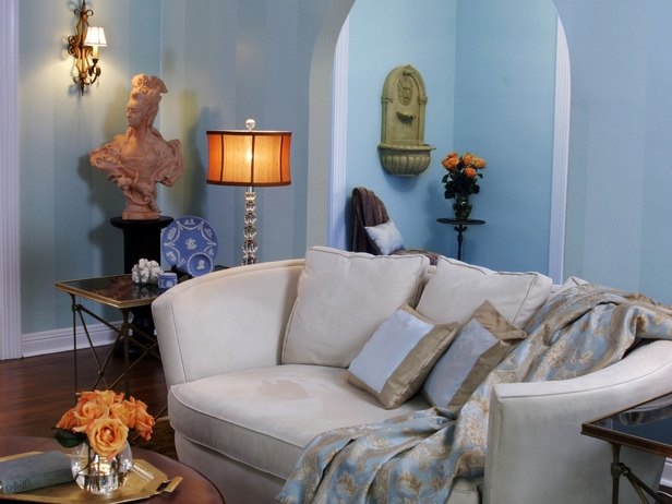 This nook, created from the two entries, is perfect for showing off the bust.