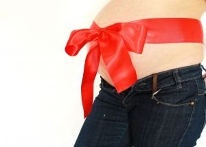 A traditional surrogate uses her egg to make the baby.