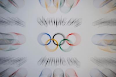 Decorate invitations with the five Olympic rings.