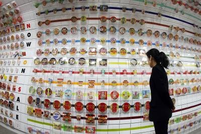 Instant ramen noodle cups on display