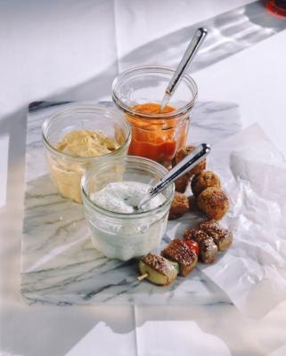 Hummus with kebabs