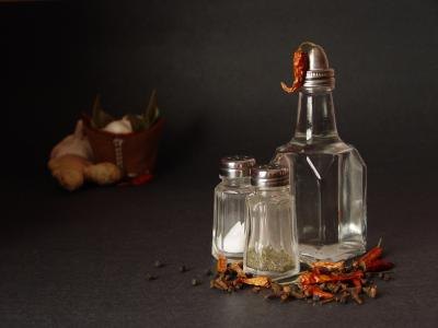 Distilled white vinegar is best for use with fish aquariums