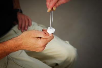 Vinegar can be applied full strength to the infected area.