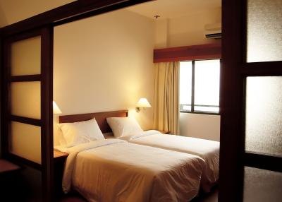 Two twin beds in bedroom