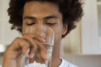 Drinking at least six 8-ounce glasses of water a day will also help to prevent a sinus infection from setting in
