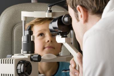 child at optometrist