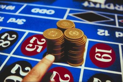 Provide the guests with casino tables during the cocktail hour.