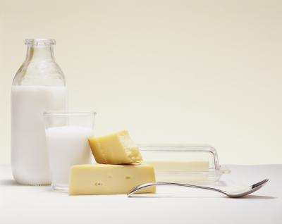 A diet rich in calcium can prevent osteoporosis.