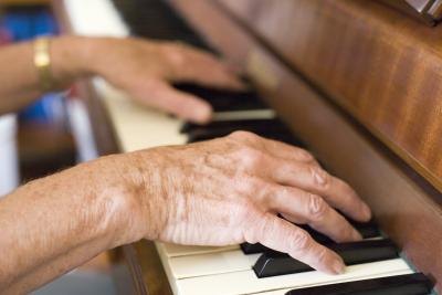 Hands on a piano