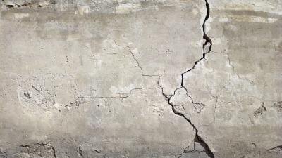 Heaving crack in concrete