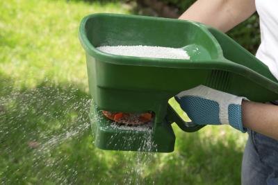There are also chemicals that can be used to edge your lawn.