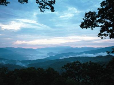 Tennessee is a mix of urban and wild places. Tennessee is a mix of urban and wild places.