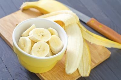 Bowl of sliced bananas