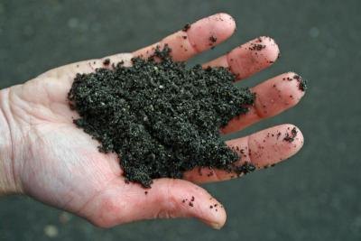 handful of fresh fertilizer