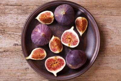 A bowl of figs