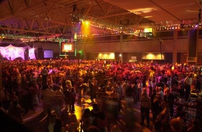 7000 people disco dance at the Buffalo Convention Center in 2002 trying to beat the worlds largest disco event.