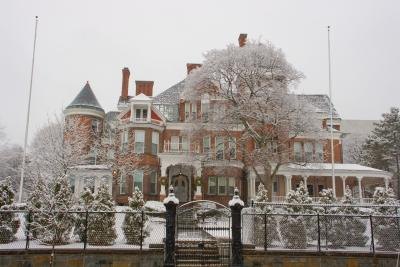 The resident of the governor's mansion in Albany, NY, earns $179,000. The resident of the governor's mansion in Albany, NY, earns $179,000.