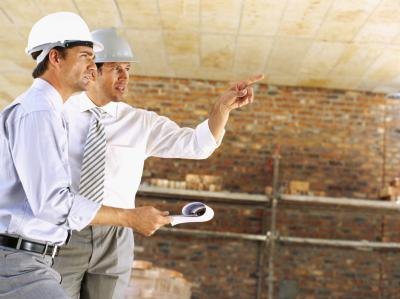 Two architects discussing the ceiling.