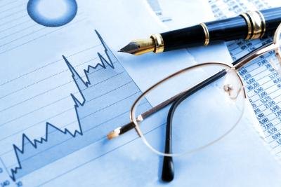 Informational chart with glasses and pen