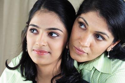 Social workers assist single parents
