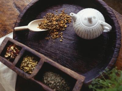 Peppermint has anti-inflammatory properties which can help soothe mucus membranes while the menthol in peppermint oil provides a temporary quick relief from nasal congestion