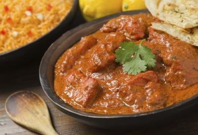 A bowl of chicken tikka masala.