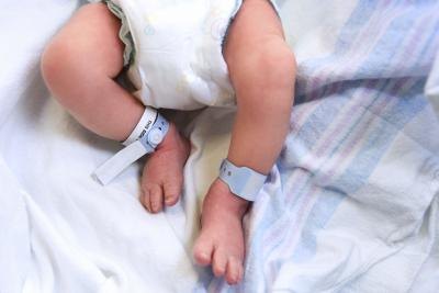 newborn baby feet