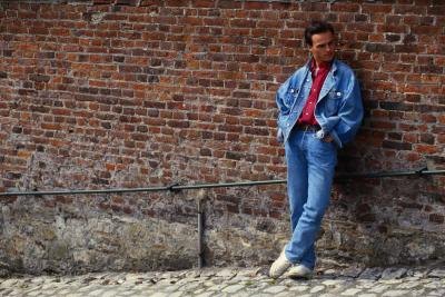 Turn the collar of a jean jacket up and you have the same look that was fabulously trendy during the 80s.