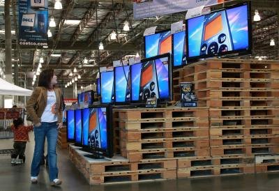 Pallets being used to display flat screen televisions