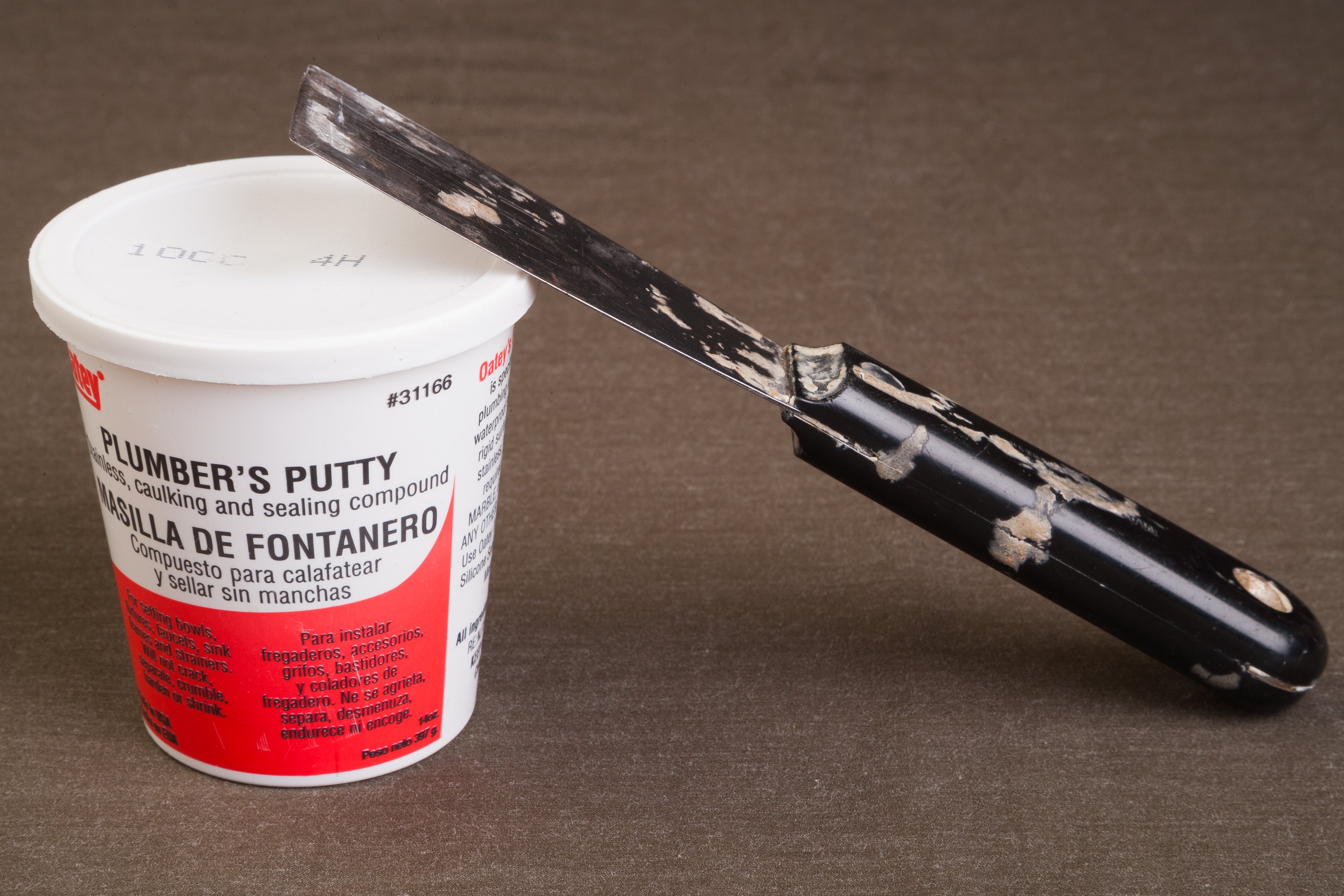 plumber putty or silicone