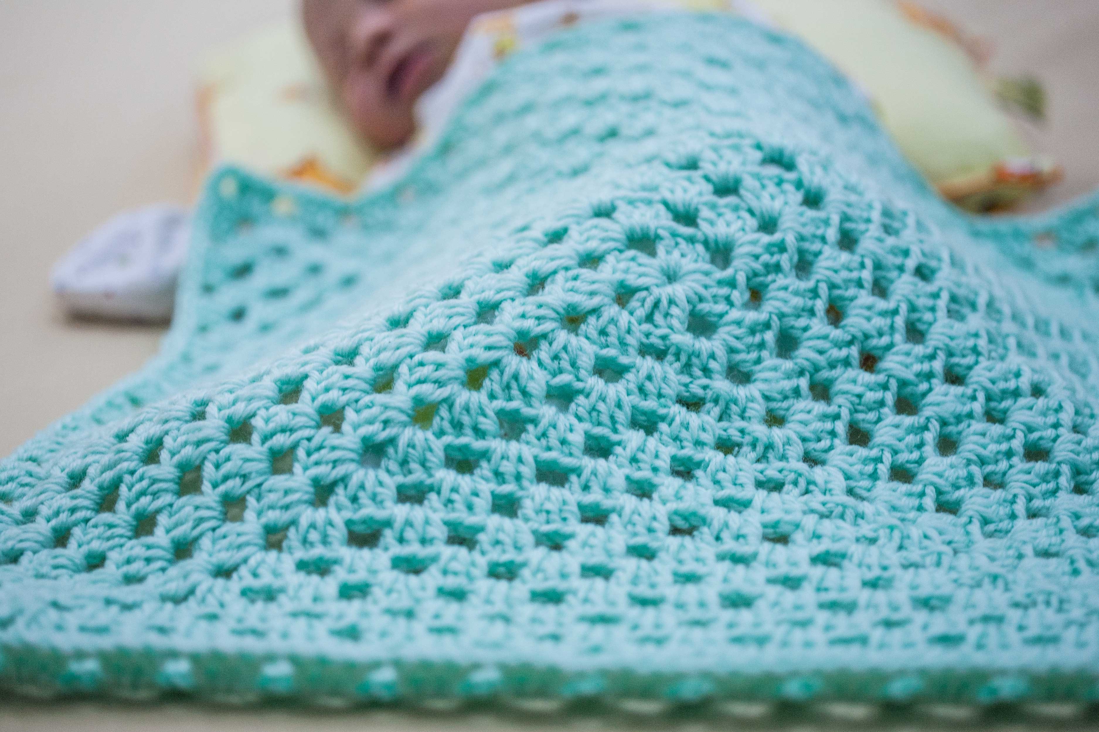 how-to-crochet-a-granny-square-baby-blanket-for-beginners-ehow