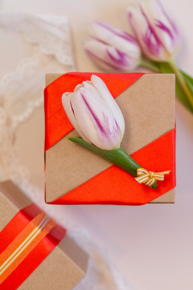 3-charming-wedding-favor-wrapping-ideas-for-spring-ehow