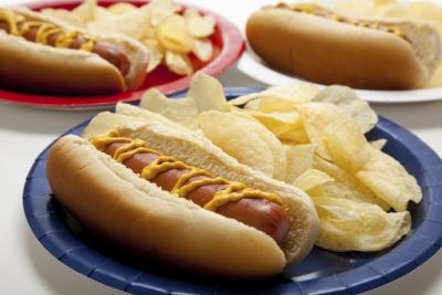 Hot dogs contain sodium nitrates. Hot dogs contain sodium nitrates.
