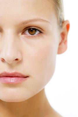 An allergic reaction to medication, pollen or bacteria can cause your eyes to swell An allergic reaction to medication, pollen or bacteria can cause your eyes to swell