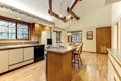 Vaulted ceilings call for lights that match their drama. Vaulted ceilings call for lights that match their drama.