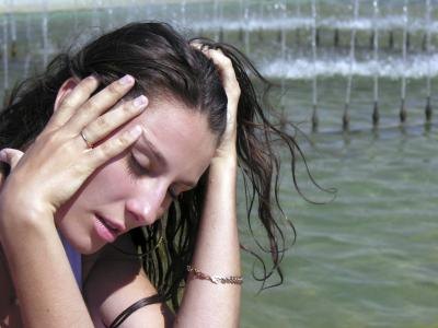 woman feeling dizzy woman feeling dizzy