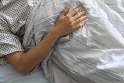 A kidney infection is a type of urinary tract infection, or UTI. Common symptoms of a kidney infection include back and abdominal pain, pain or burning while urinating and a fever. A kidney infection is a type of urinary tract infection, or UTI. Common symptoms of a kidney infection include back and abdominal pain, pain or burning while urinating and a fever.