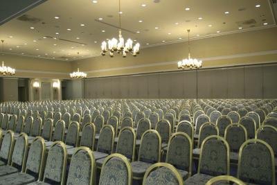 Class reunions are often held in large halls. Class reunions are often held in large halls.