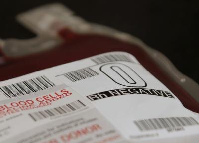 Every year, 150,000 people faint while giving blood. Every year, 150,000 people faint while giving blood.