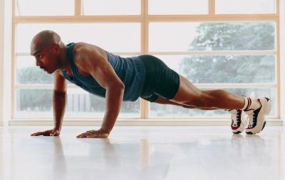 Very fit people can benefit from push-ups every day. Everyone else should build in longer rest periods. Very fit people can benefit from push-ups every day. Everyone else should build in longer rest periods.