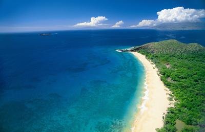 Some of the best sunny places to vacation in December can be found in the United States, in exotic foreign countries and on beautiful tropical islands around the world. Some of the best sunny places to vacation in December can be found in the United States, in exotic foreign countries and on beautiful tropical islands around the world.