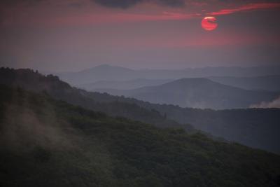 Many luxury cabins are located in the Smoky Mountains. Many luxury cabins are located in the Smoky Mountains.