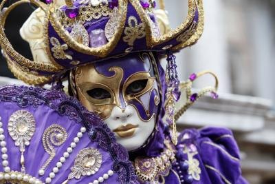 Masquerade parties are perfect photo opportunities. Masquerade parties are perfect photo opportunities.