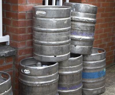 Kegs are the simplest method for transporting large quantities of beer. Kegs are the simplest method for transporting large quantities of beer.