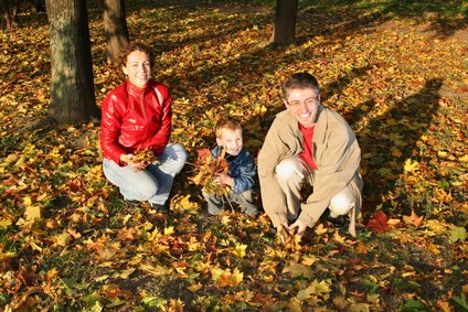 How to Dress for Outdoor Photos During the Fall | eHow