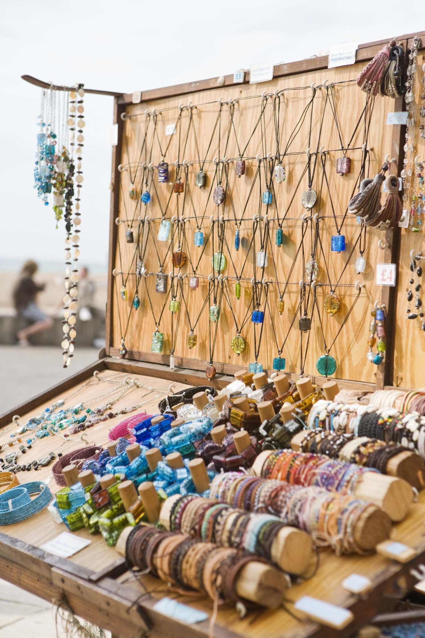 Ideas for Setting Up a Jewelry Craft Show Table | eHow