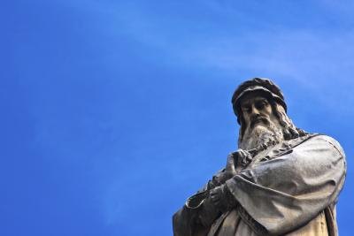 statue of Leonardo da Vinci