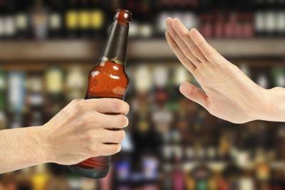 Avoiding alcohol can promote fat loss.